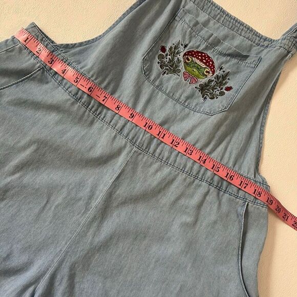 Hot Topic Denim Overall Romper Shorts Women’s Size 2 Mushroom Embroidered Cottag - Picture 5 of 11